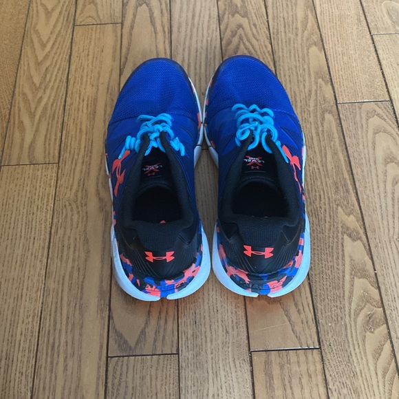 Under armour x series boys size US 4 sneakers - Picture 3 of 4